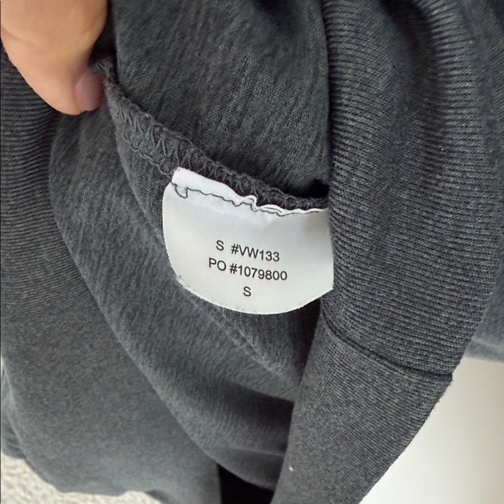 Vuori Women's Sweatshirt - Picture 3 of 3